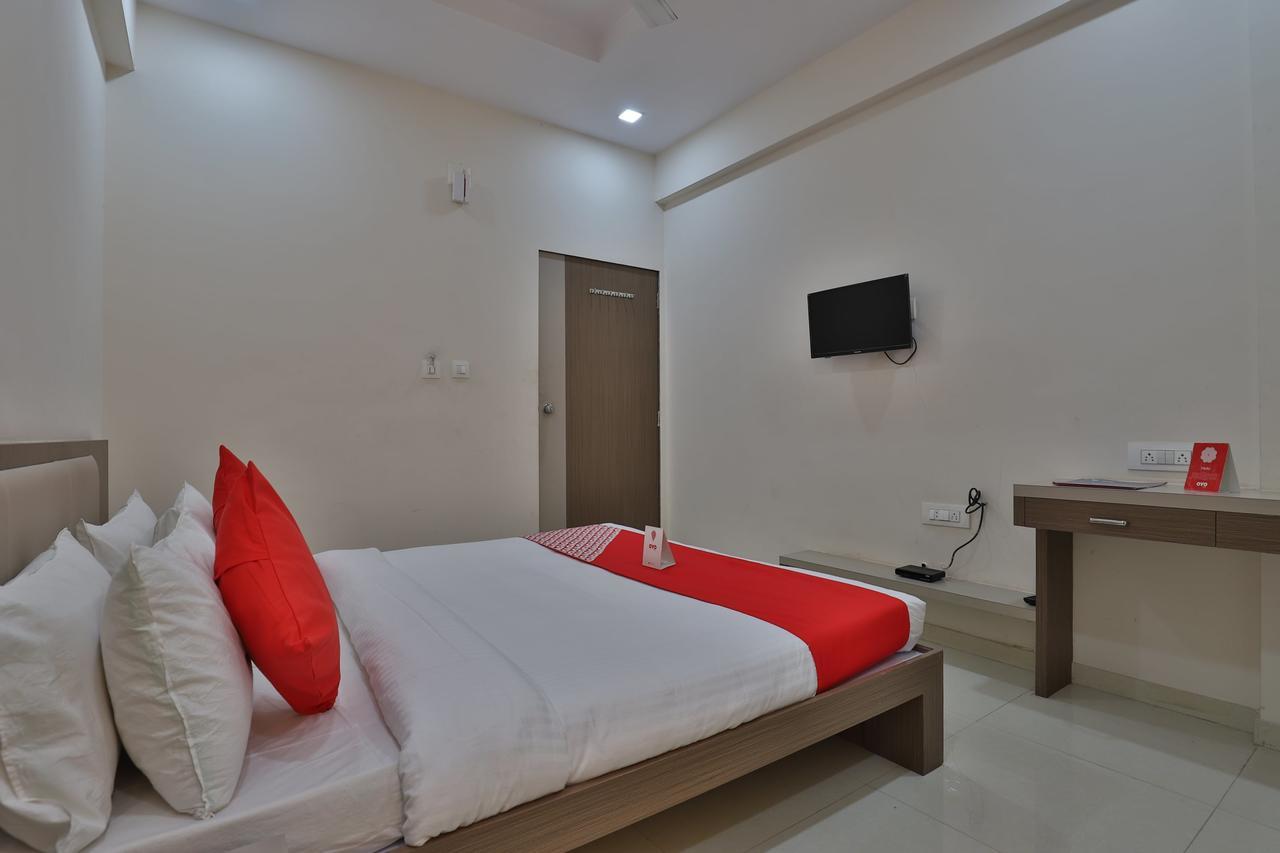 Oyo 12309 Hotel Ananya Kalol Exterior foto