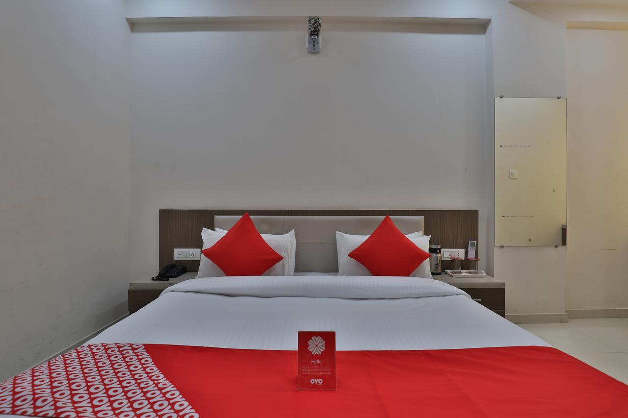 Oyo 12309 Hotel Ananya Kalol Exterior foto