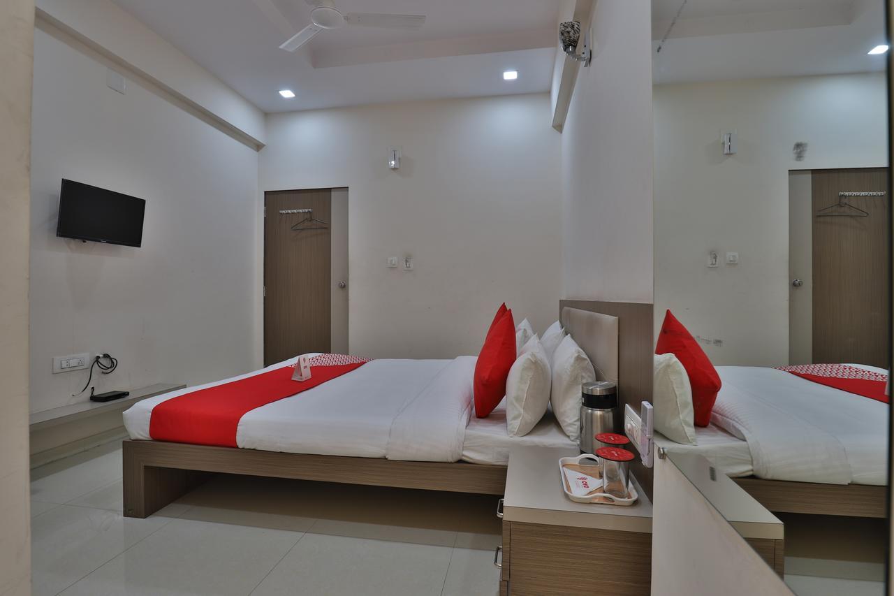 Oyo 12309 Hotel Ananya Kalol Exterior foto