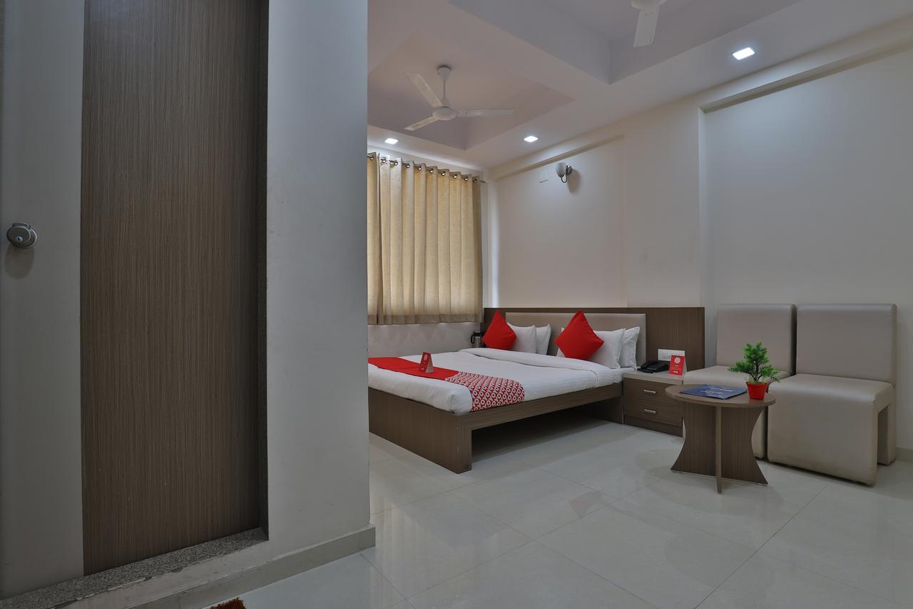Oyo 12309 Hotel Ananya Kalol Exterior foto